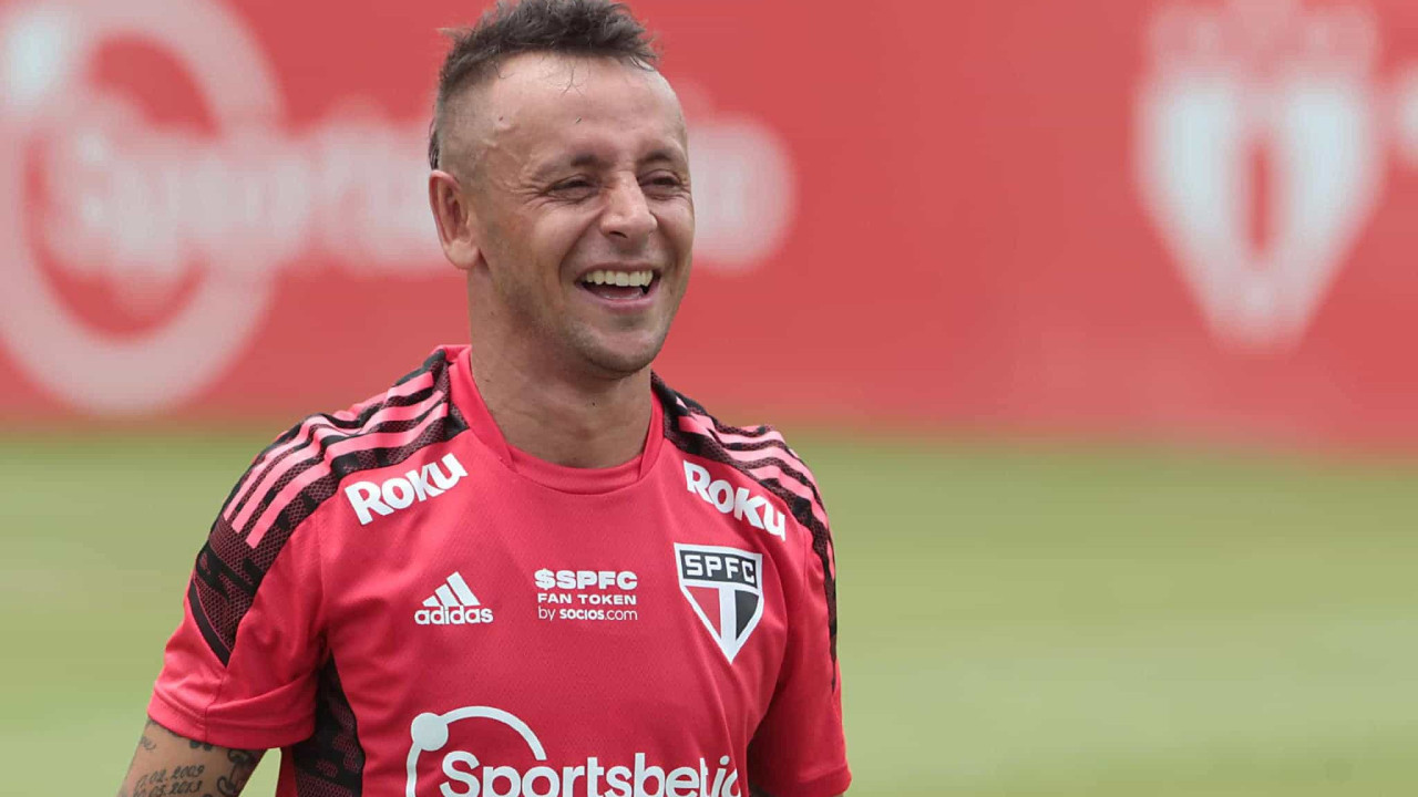 Rafinha aponta 'bobeira em casa' como responsável pela queda na Copa do Brasil