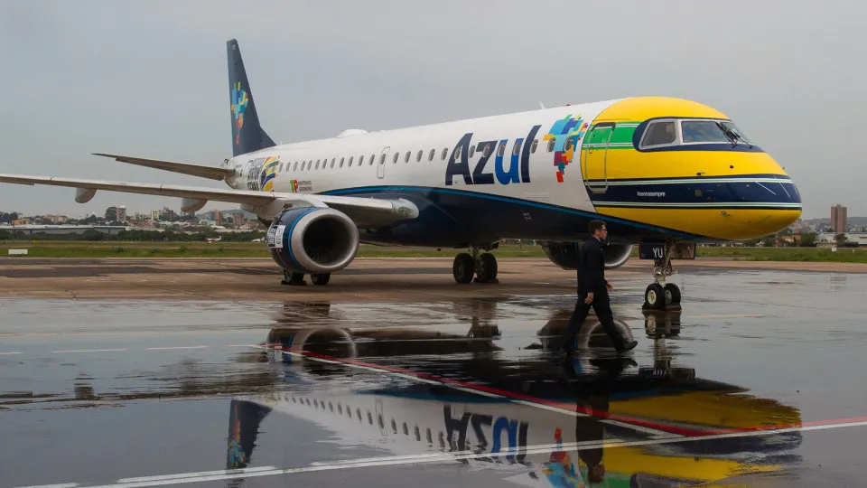 Voo da Azul faz pouso de emergência no Recife após piloto passar mal